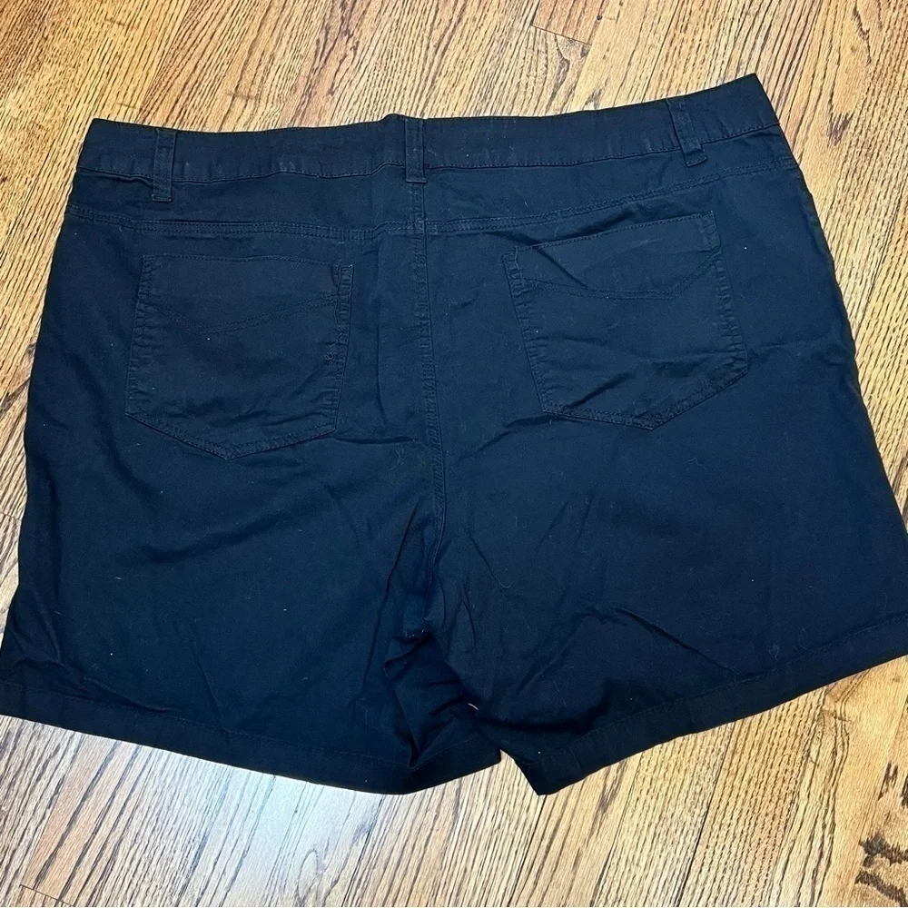 LANE BRYANT Plus Size 22 Black Stretch Cotton Girlfriend Boyfriend Short Classic
